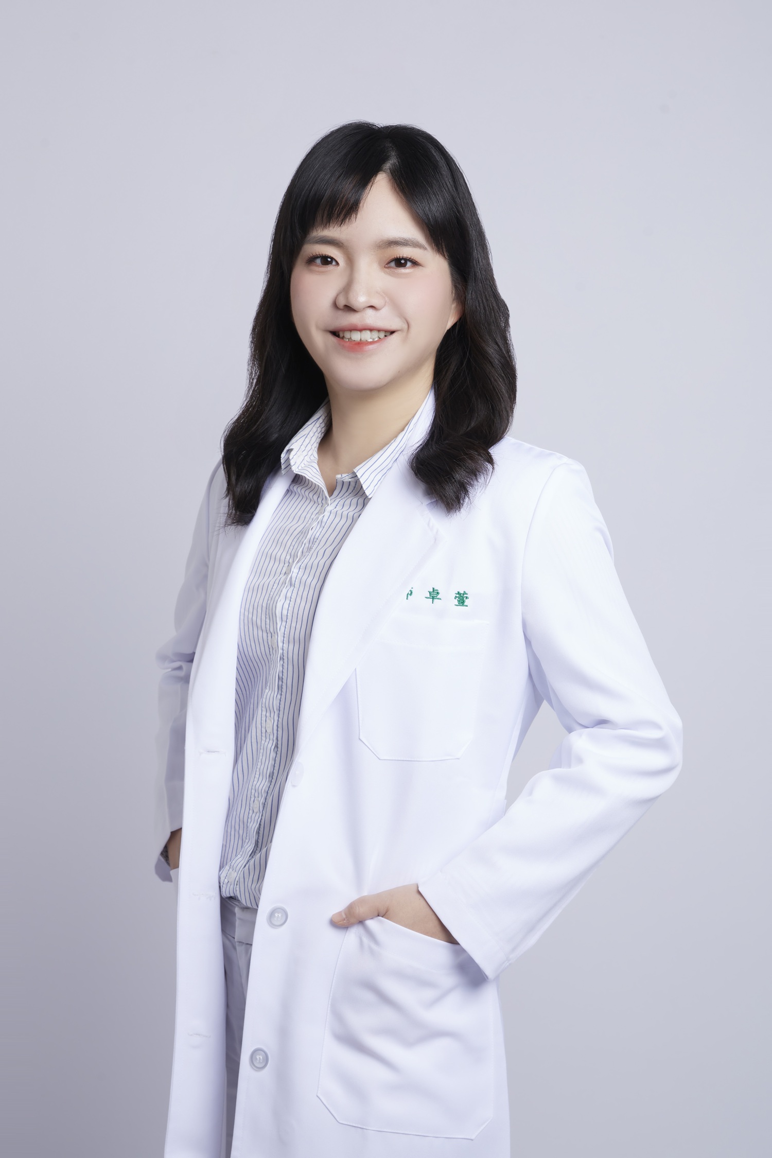 卓萱醫師形象照